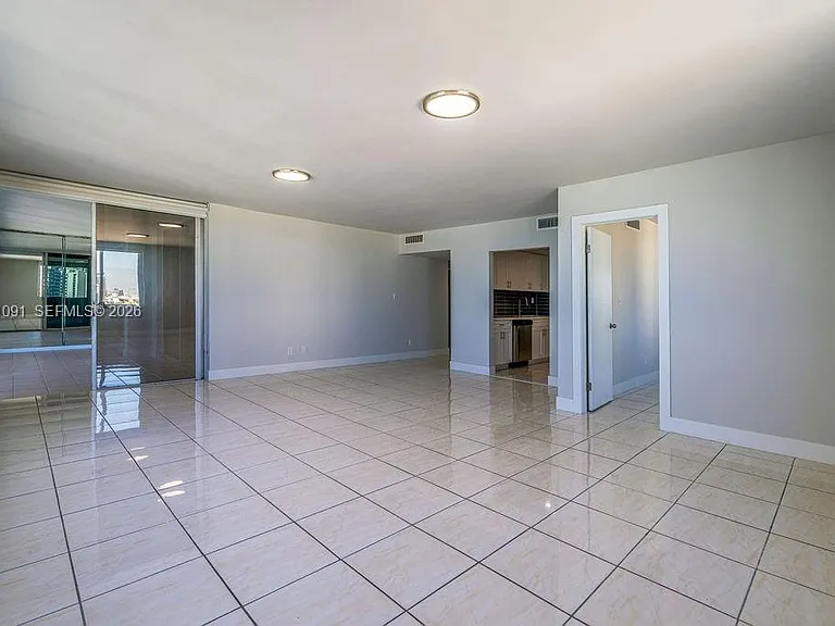 5401 Collins Ave #919 — Photo 6
