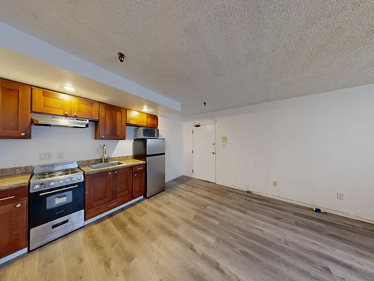 2898 Jackson St — Photo 3