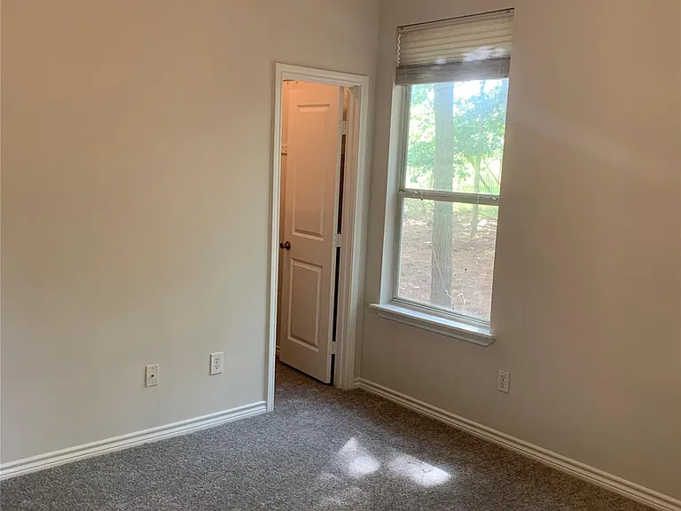 11 Lords Cir — Photo 10