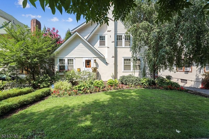 1st image of 271 Vose Ave