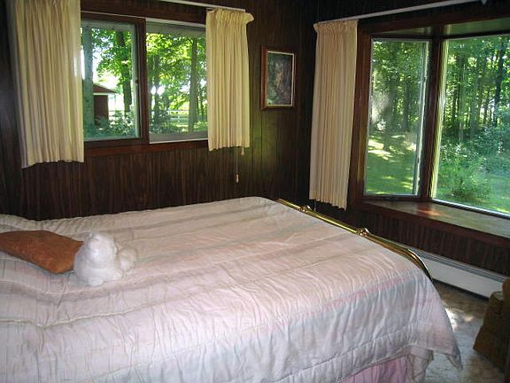 Master BR with Bay window