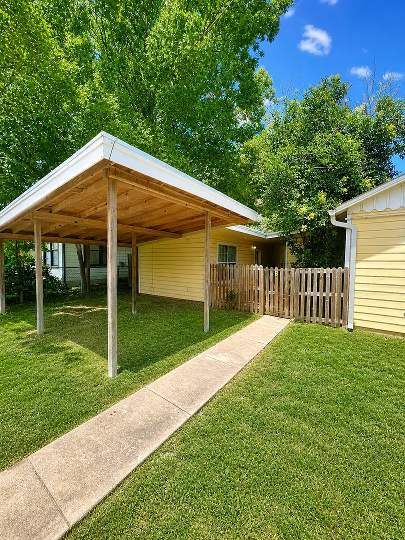 5400 Harmon Ave — Photo 3