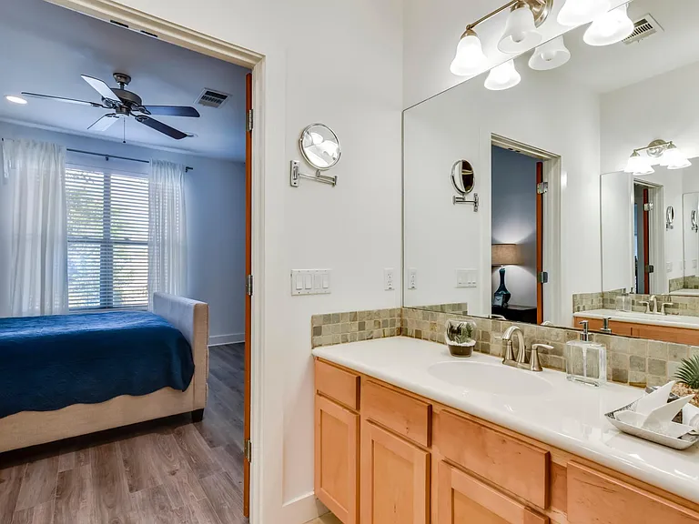 2608 E 6th St #8 — Photo 17
