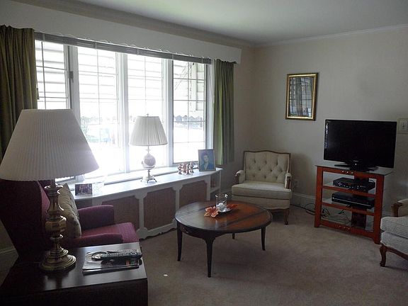 5th image of 57 Cumberland Cir