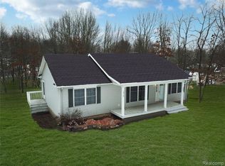 1976 Grange Hall Rd, Fenton, MI 48430