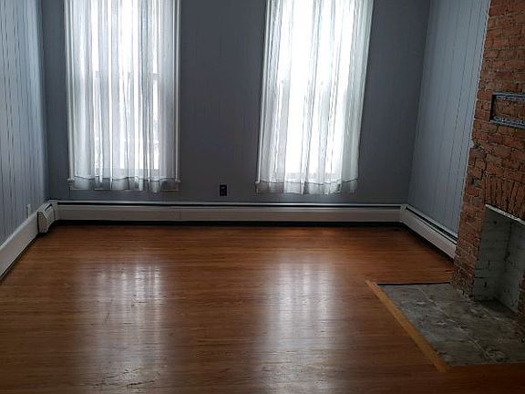 2nd image of 142 Mariner St