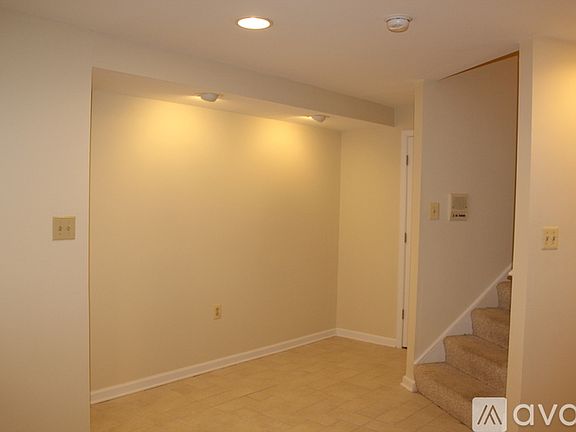 4th image of 1014 Summer Hill Dr