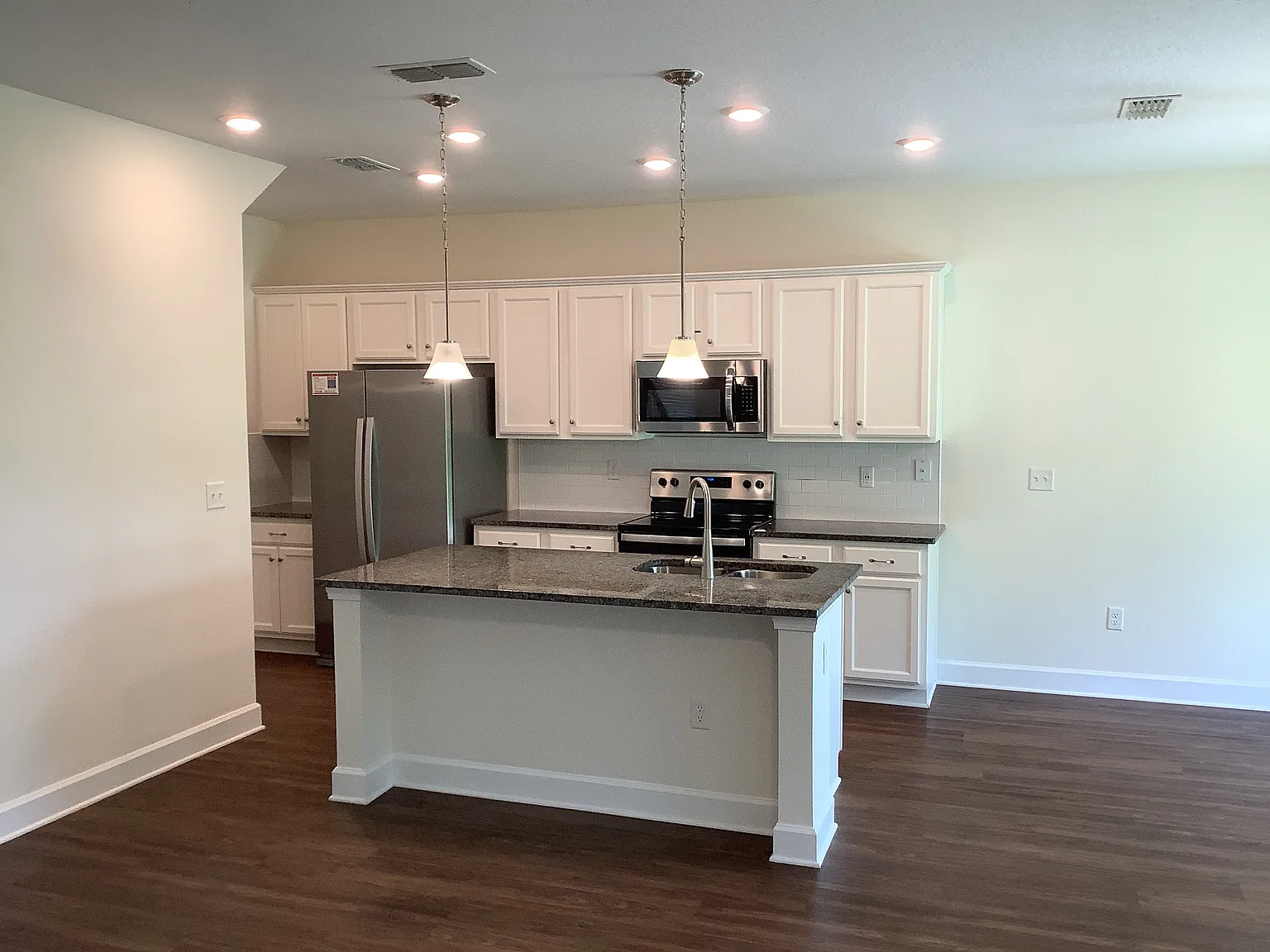3 bed, 2.5 bath, 1838 sqft, $2,270 — Photo 4