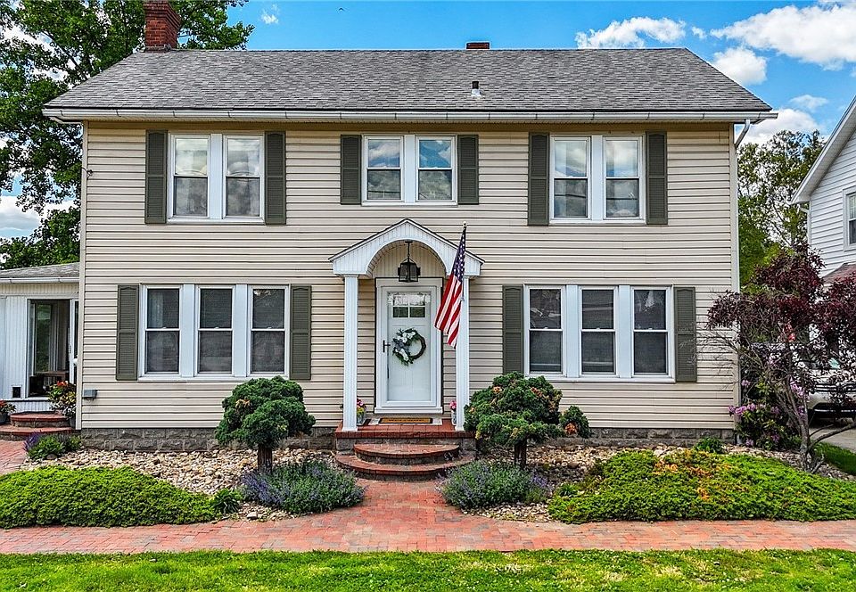 1st image of 717 Center St