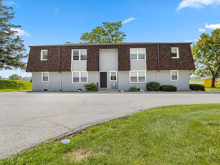 Lincoln Apartments — Photo 15