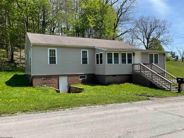 116 Sanders St, Terra Alta, WV 26764