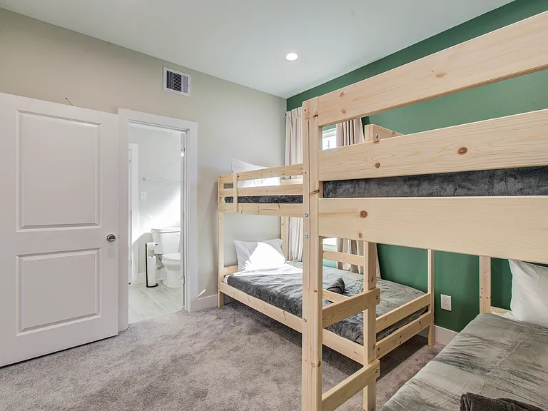 8320 Curry Rd — Photo 21
