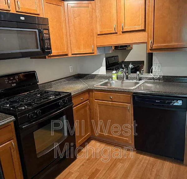 5864 Shaw St #3 — Photo 9