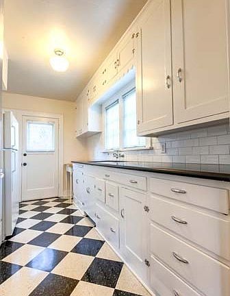 4th image of 2310 NE Weidler St #39