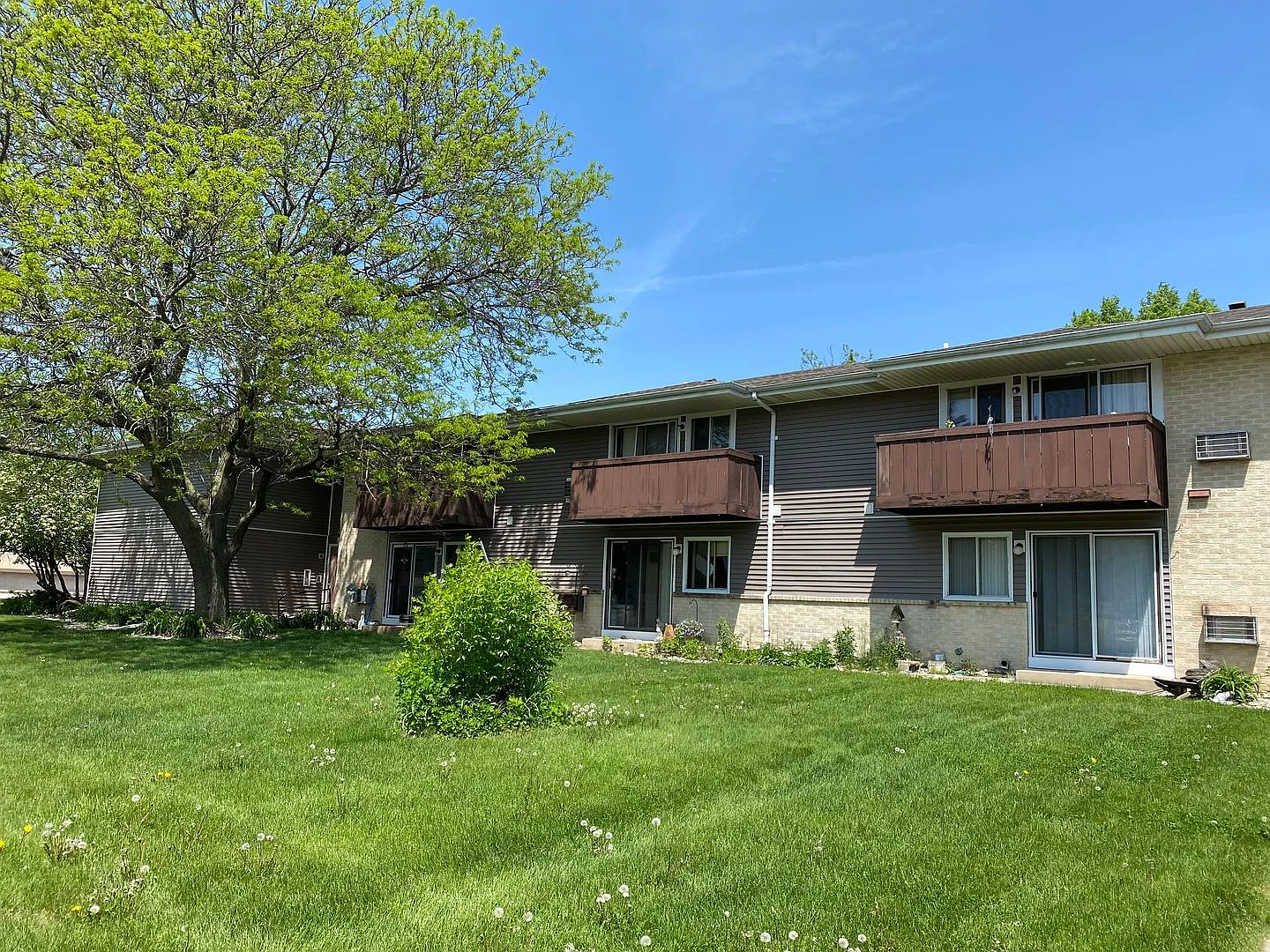 2111 Refset Drive — Photo 4