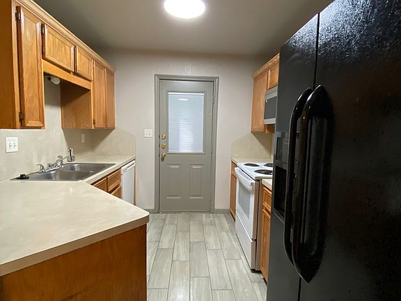 3rd image of 4413 Thunder Creek Dr APT A