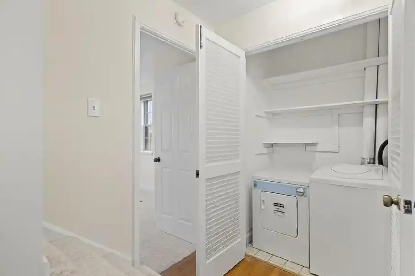 2834 S Abingdon St — Photo 3