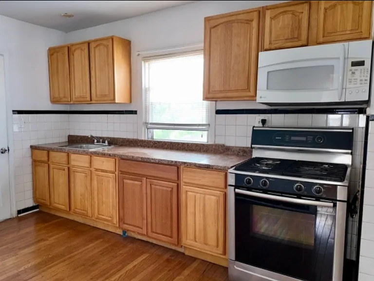 305-307 Sanford Ave #3 — Photo 6