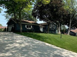 580 Longford Dr, Rochester Hills, MI 48309