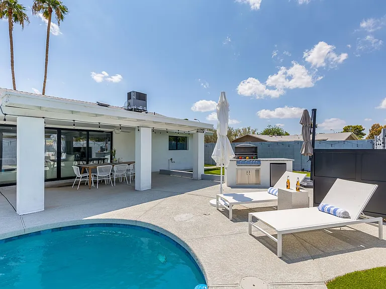 8702 E Clarendon Ave — Photo 4