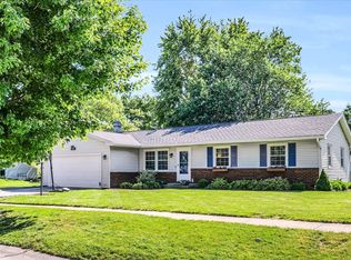 2202 Clover Ln, Champaign, IL 61821