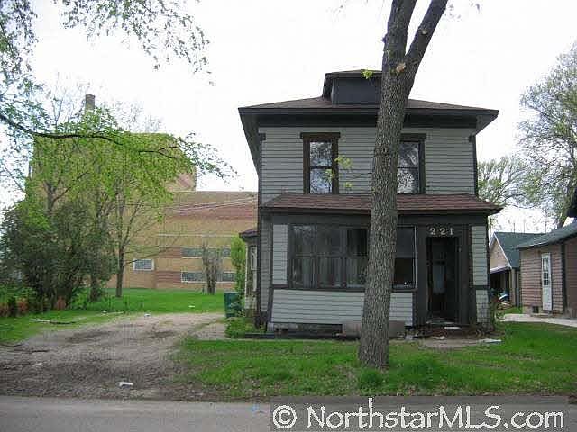 1st image of 221 N Austin Avenue