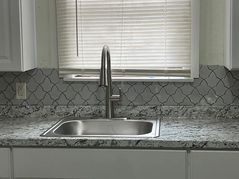 324 Taylor Ave #1 — Photo 2
