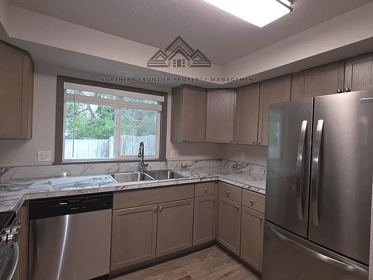 418 SW 4th St — Photo 5