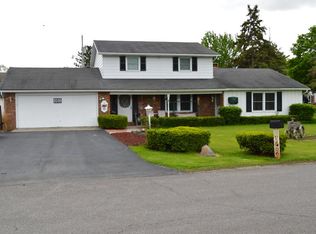 101 Oak Park Dr, Hicksville, OH 43526