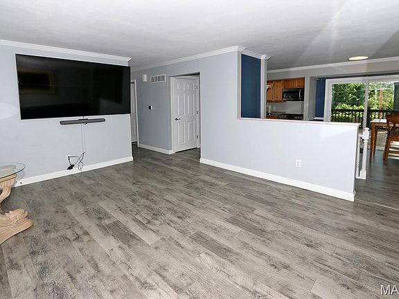 4th image of 912 Tree Trails Ln