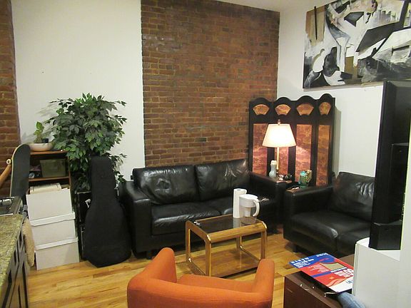 4th image of 131 Montrose Ave #A2