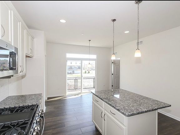 3rd image of 3S616 Everton Dr