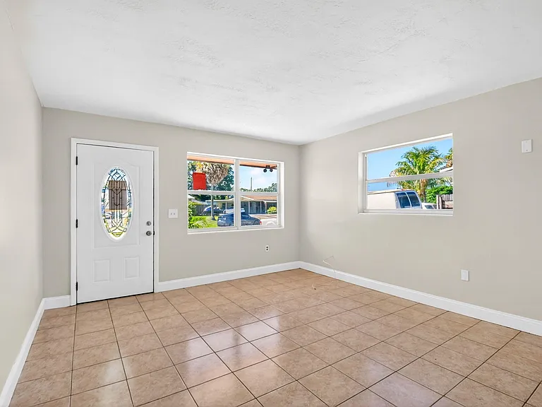 775 Snead Cir — Photo 32