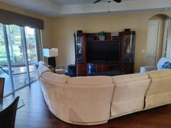 2528 Sawgrass Lake Ct, Cape Coral, FL 33909