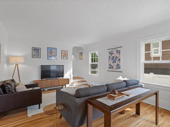 (undisclosed Address), Portland, OR 97215