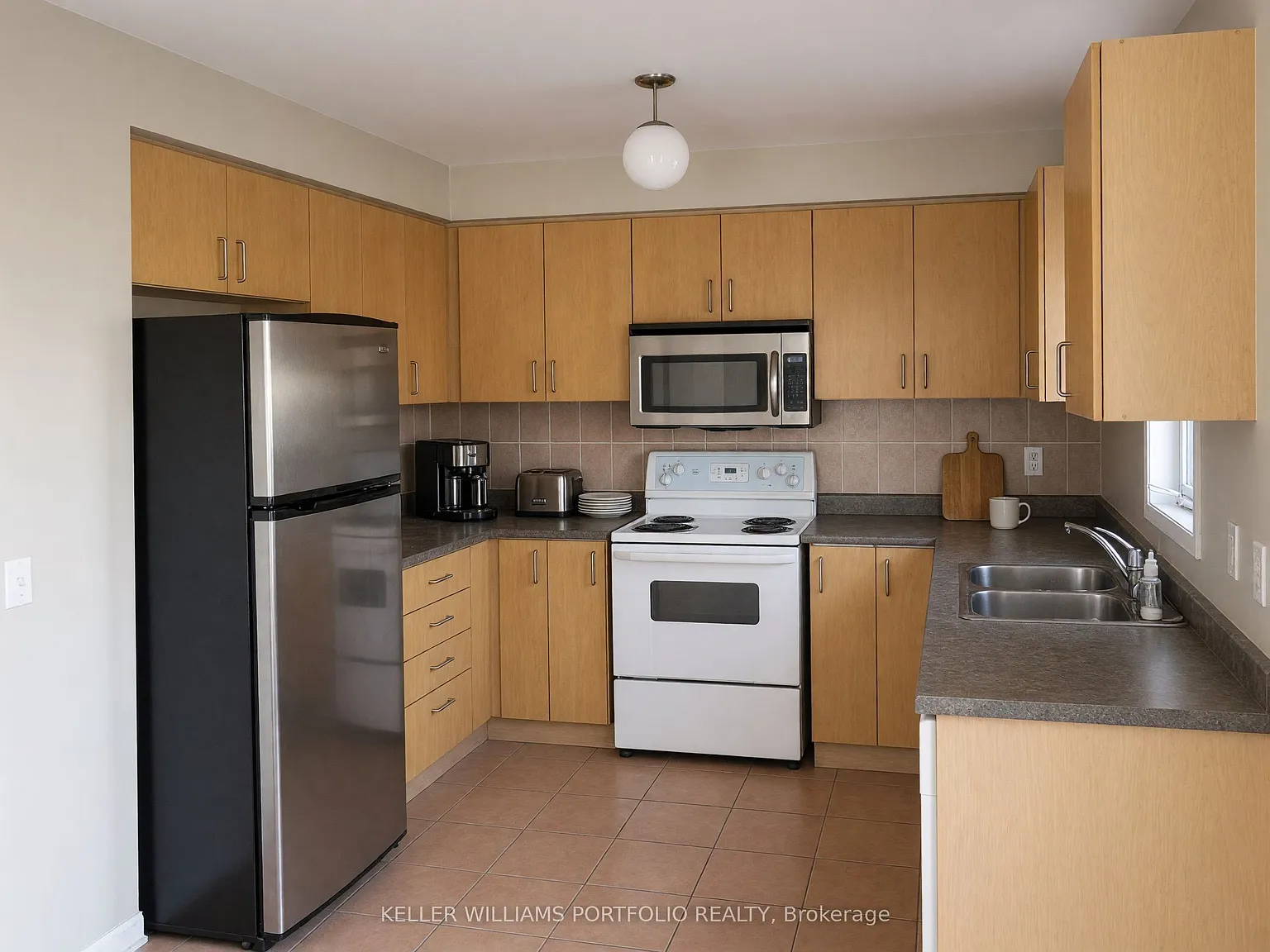 3 bed, $3,200 — Photo 2