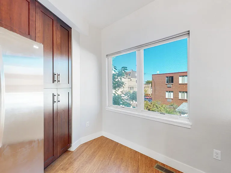 945 S Washington St — Photo 4