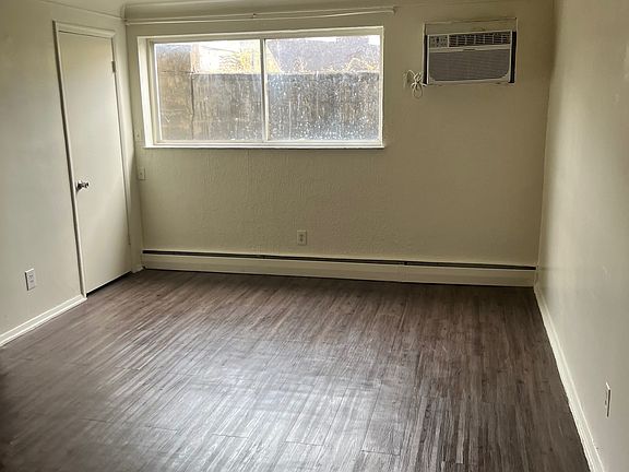 2nd image of 2992 Woodrow Ave APT 9