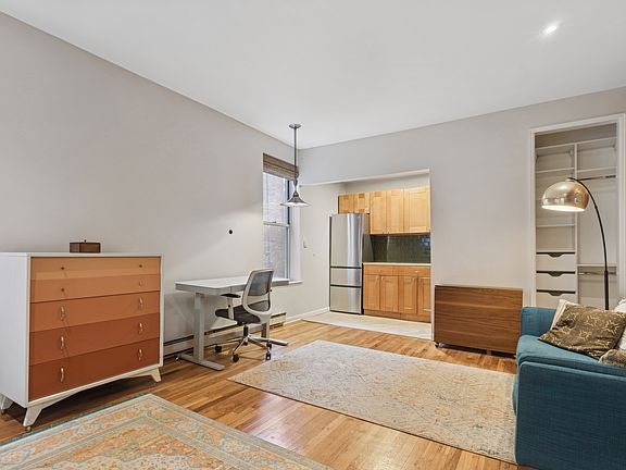 3rd image of 320 W 84th St APT 4B