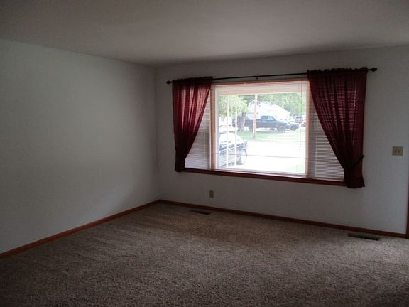 3rd image of 115 S Date St