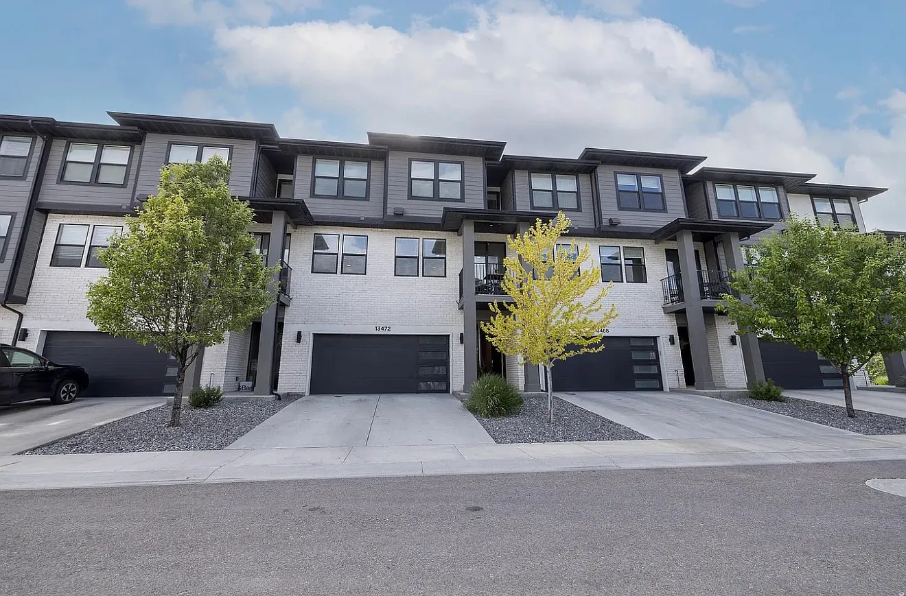 2 bed, 1.5 bath, 1700 sqft, $800 — Photo 1