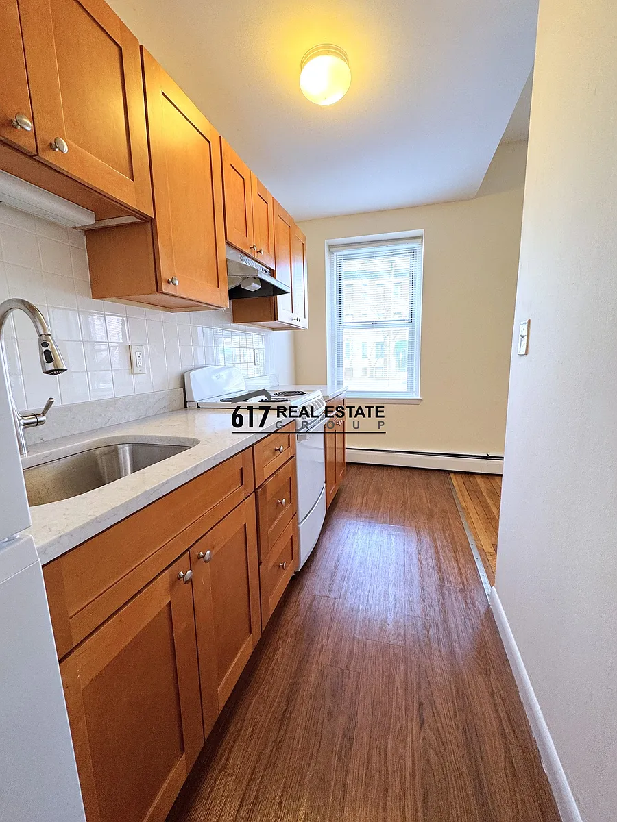 Building Photo - 64 Brighton Ave #105