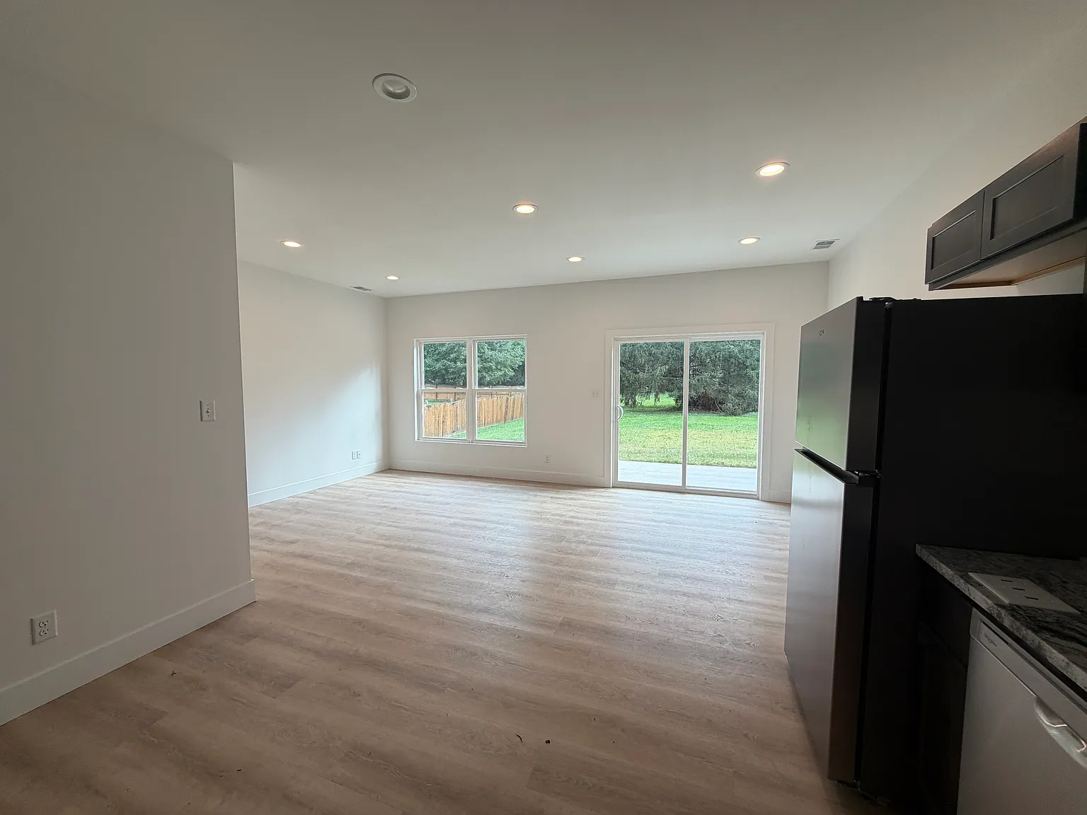 3 bed, 2.5 bath, 1550 sqft, $2,600 — Photo 3