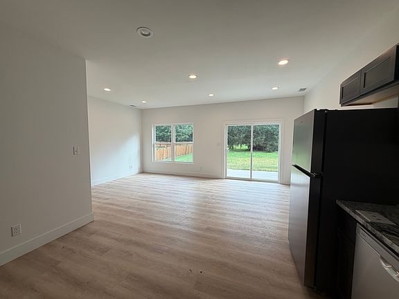 3rd image of 300 Union Ave