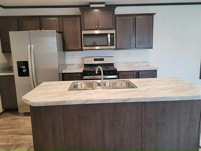 3 bed, 960 sqft, $1,335 — Photo 1