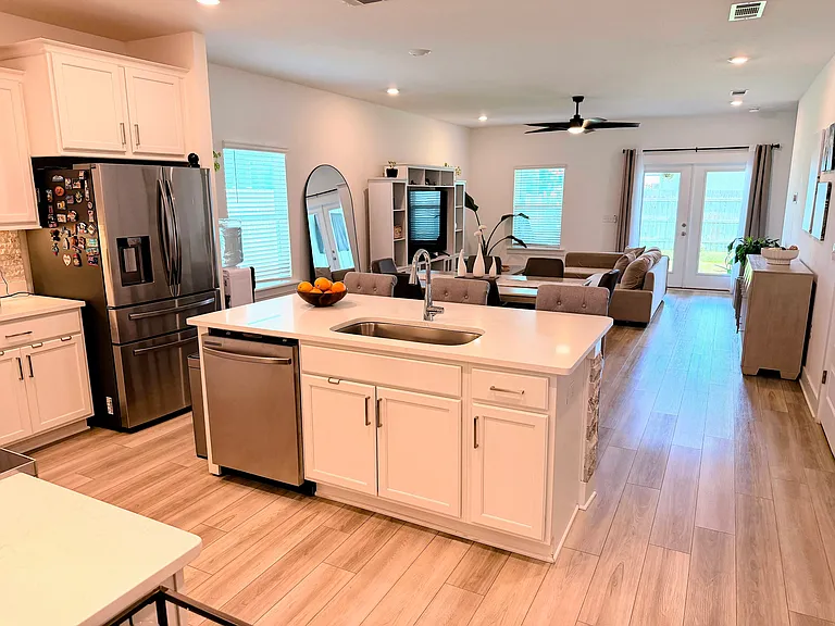 218 Lyla Ln — Photo 4