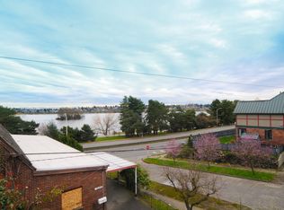 930 N 71st St, Seattle, WA 98103