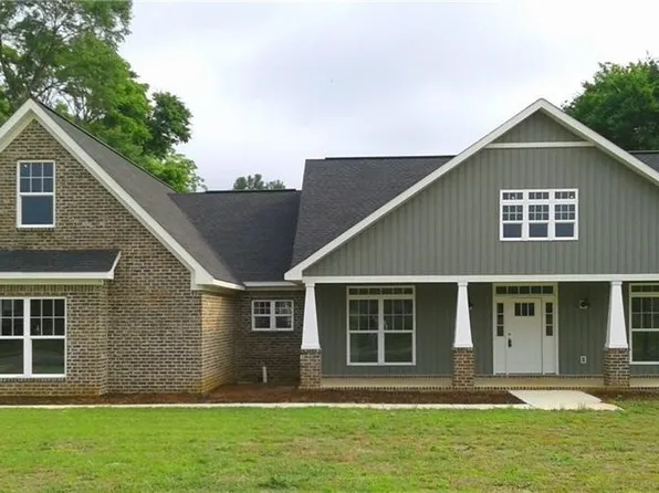 4300 Jamie Ln, Moundville, AL 35474