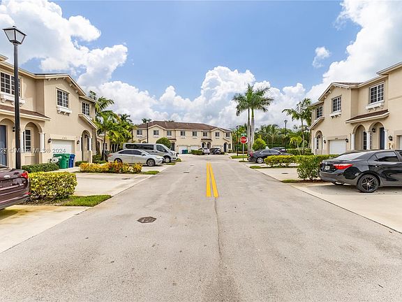 4th image of 21475 NW 14th Ct