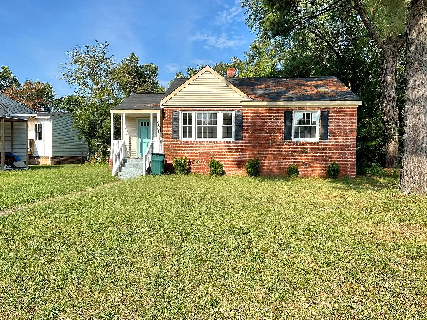 Comfortable 2-Bedroom Henrico Home — Photo 1